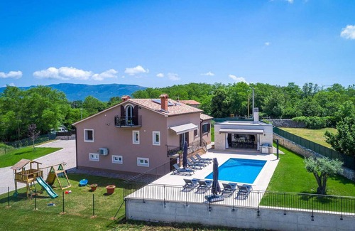 Sumber House | Villa Green Olive is located in a quiet place near the town of Labin.