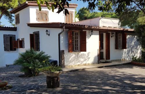 Fondi Villa | Villa GREG stupenda casa sulla spiaggia con accesso diretto al mare