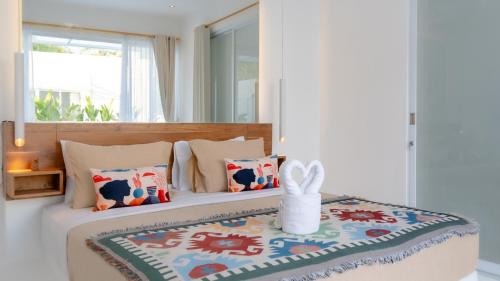 Pecatu Villa | Villa Grega Santorini, 2 bedroom walking to padang Padang Uluwatu