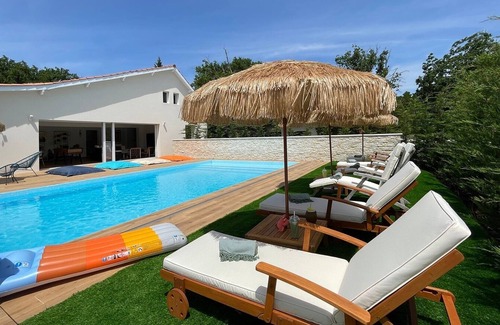 Saint-Medard-en-Jalles House | Villa Hakuna Matata - 4* climatisée avec piscine