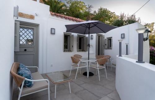 Plaka Villa | Villa Hermes in Anafiotika Athens !