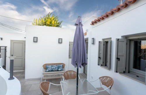 Plaka Villa | Villa Hermes in Anafiotika Athens !