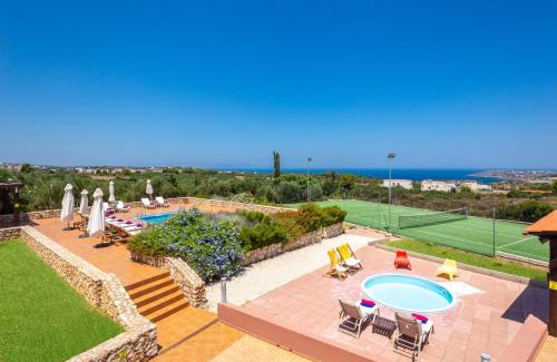 Akrotiri Villa | Villa Horizon by Villa Plus