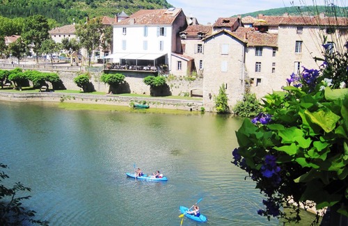 Saint-Antonin Noble Val Villa | Villa in hedged gardens with views. 0.5 kms easy walk bakery, bars, restaurants