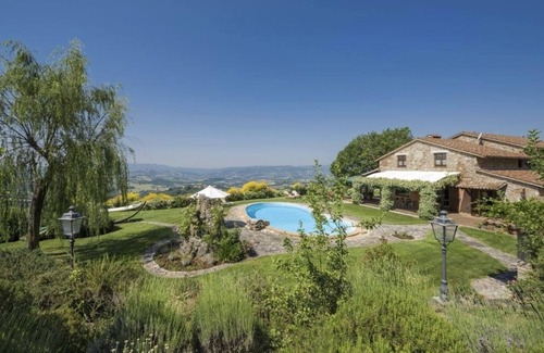 Grutti Villa | Villa I Grifoni, luxury villa near Todi with private pool, A/C, panoramic views