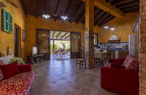 Menfi Villa | Villa 'Il Melograno' with Private Terrace, Jacuzzi, Wi-Fi and Air Conditioning