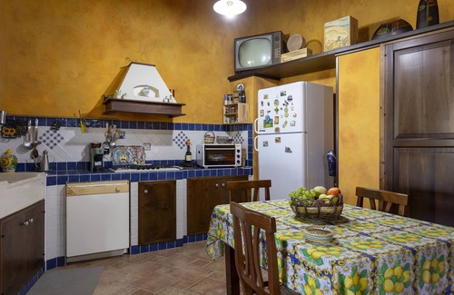 Menfi Villa | Villa 'Il Melograno' with Private Terrace, Jacuzzi, Wi-Fi and Air Conditioning