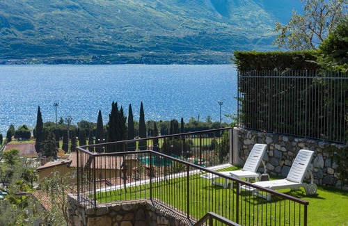 Limone sul Garda Apartment | "Villa Imelda" spacious, bright apartments, garden or balcony, lake view