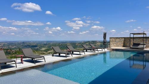 Castiglione Tinella Villa | Villa Immersa Tra Le Vigne Con Piscina Riscaldata