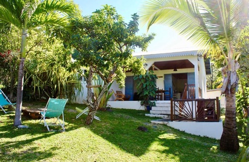 L'Etang-Sale House | villa in a tropical garden