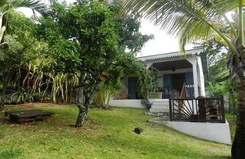 L'Etang-Sale House | villa in a tropical garden
