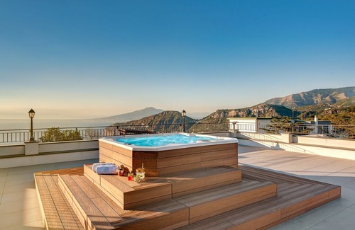 Sant'Agnello Villa | Villa in Colli Di Fontanelle with 5 bedrooms sleeps 10