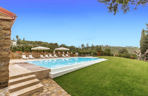 Campiglia Marittima Villa | Villa in Castelvecchio with 7 bedrooms sleeps 14