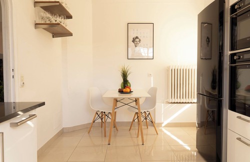 Golfe Juan Villa | Villa in front of old port Golfe-Juan. Sea view, walk to beach, restaurants. AC!