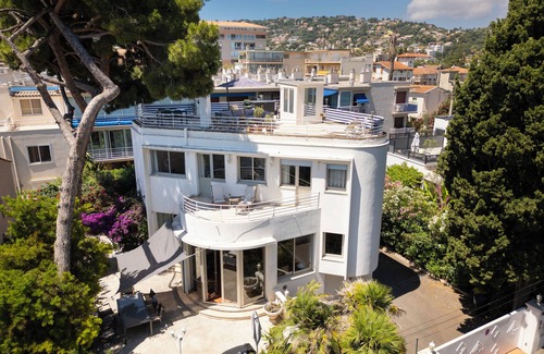 Golfe Juan Villa | Villa in front of old port Golfe-Juan. Sea view, walk to beach, restaurants. AC!
