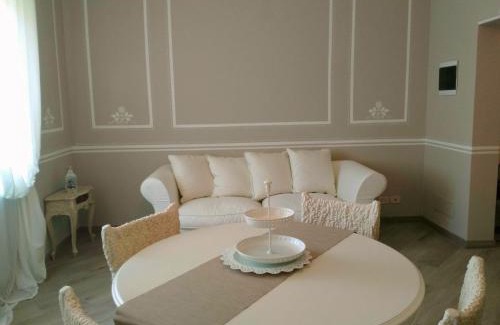 Montecarlo House | Villa in Montecarlo with Pool and Scenic Views