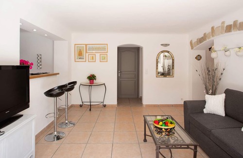 Hyeres City Centre Villa | VILLA IN RESIDENTIAL AREA - FULL CENTER HYERES AND VERY QUIET AIR-CONDITIONED