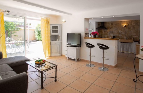 Hyeres City Centre Villa | VILLA IN RESIDENTIAL AREA - FULL CENTER HYERES AND VERY QUIET AIR-CONDITIONED