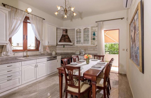 Atsipópoulon Villa | Villa in Rethymno with Pool & Jacuzzi