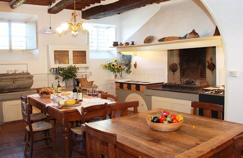 Capannori Villa | Villa in San Gennaro with 6 bedrooms sleeps 12