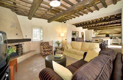 Capannori Villa | Villa in San Gennaro with 6 bedrooms sleeps 11