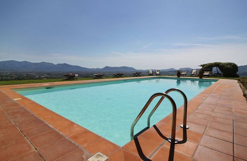 Capannori Villa | Villa in Segromigno In Monte with 6 bedrooms sleeps 12