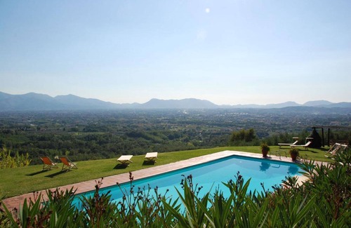 Capannori Villa | Villa in Segromigno In Monte with 6 bedrooms sleeps 12