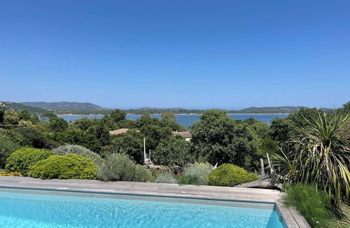 Porto-Vecchio House | Villa in the bay of Porto Vecchio directly by the sea with pool