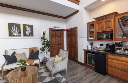 Millersburg House | Villa in the heart of Amish Country with amazing rooms, wide porches, beautiful views, and walking distance to Berlin's dining and shopping.
