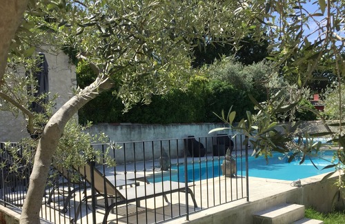 Robion House | villa in the Luberon private pool not overlooked everything on foot