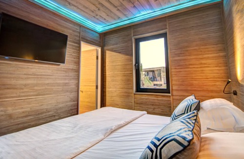 Zrce Villa | Villa in Zrce, Close to the Beach, Water Sports, Festival, Party, Free Wifi