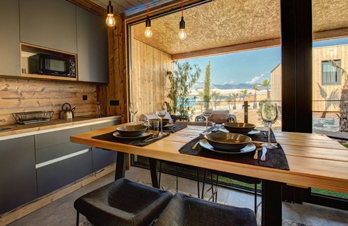 Zrce Villa | Villa in Zrce, close to the beach, water sports, festival, party, free wifi, up to 6 people.