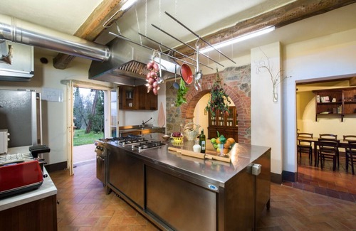 Marciano della Chiana Villa | Villa /Independent home in Arezzo with 9 bedrooms sleeps 18