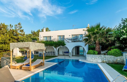 Vamos Villa | Villa Ioanna with heated pool in Plaka, Chania