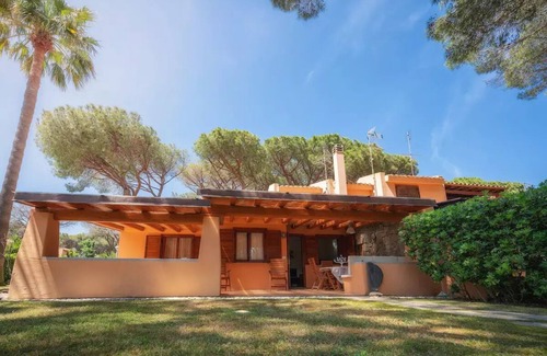 Santa Margherita di Pula Villa | Villa with large garden a few steps from the beach
