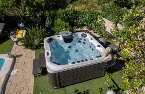 Oslje Villa | Villa Ivona with swimming pool and jacuzzi