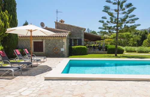 Pollensa Villa | Villa 'Jardi' with Mountain View, Wi-Fi and Air Conditioning