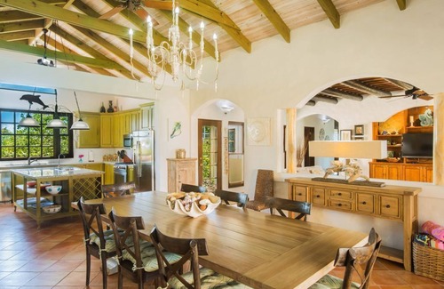 Ocean Point Villa | Villa Jasmine blends indoor/outdoor living with a lovely Mediterranean decor.