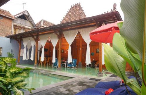 Central Yogyakarta Villa | Villa Joglo Kawung - City Centre Paradise with Pool