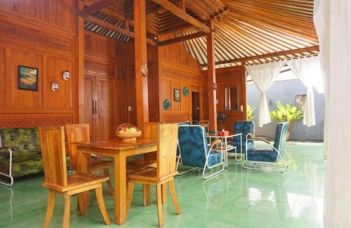 Central Yogyakarta Villa | Villa Joglo Kawung - City Centre Paradise with Pool