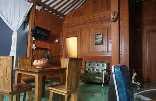 Central Yogyakarta Villa | Villa Joglo Kawung - City Centre Paradise with Pool