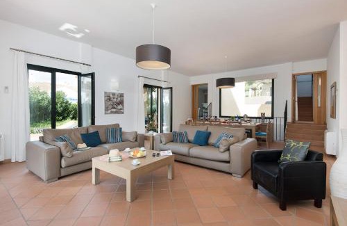Serpentona Villa | Villa Josefa by Villa Plus