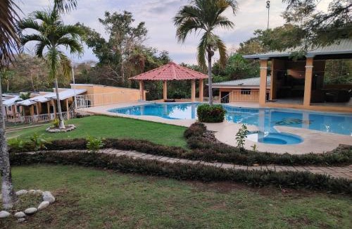 Cerro Plano Villa | Villa jr 1 Private Jacuzzi near peñon guacalillo