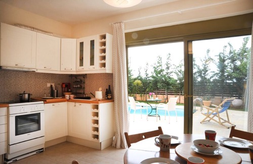 Ermionida Villa | Villa Julie - a relaxing family home place near the beach.