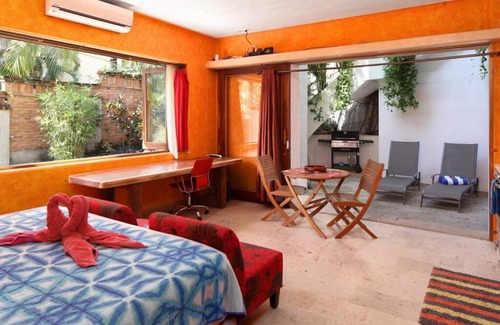 Sayulita Cabin | Villa Kiwi. Huge Pool, Steps To Town n Beach. 6 plus BRM 7.5 BTH 3 KCN