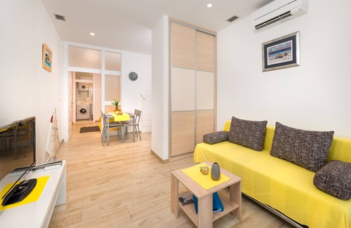 Hvar Apartment | Villa Kogo apartment 9 with a swimming pool, city center Hvar