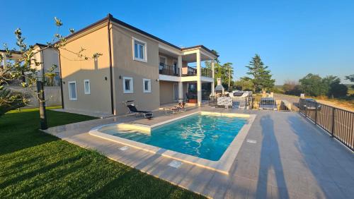 Crveni Vrh Villa | Villa Kortus - private pool&700mbeach