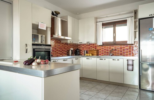 Manganos Villa | Villa 'Kumusha' with Sea View, Pool, Garden & Wi-Fi