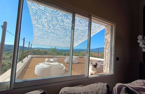 Blauvac Villa | Villa 'Là Où Le Ciel Est Né' with Mountain View, Wi-Fi and Air Conditioning