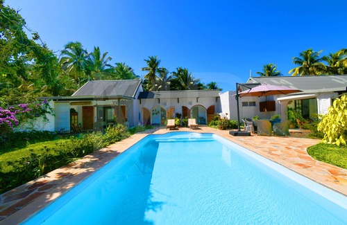 Le Morne Brabant Villa | Villa La Cocoteraie, 400 sqm, close to the beach, in a beautiful garden